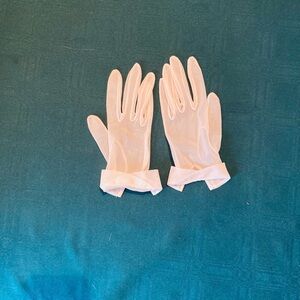 Elegant French Shear Cream Gloves